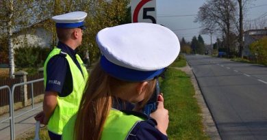 92-latka pilnie potrzebowała pomocy. Sanoccy policjanci eskortowali auto do szpitala