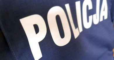 Rodzina alarmowała o braku kontaktu. Policjanci uratowali 77-latka w Sanoku
