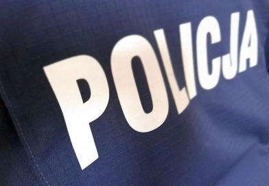 Rodzina alarmowała o braku kontaktu. Policjanci uratowali 77-latka w Sanoku