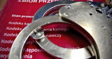 Kasjerka oskarżona o przywłaszczenie ponad 236 tys. zł. Sprawa trafiła do sądu w Krośnie