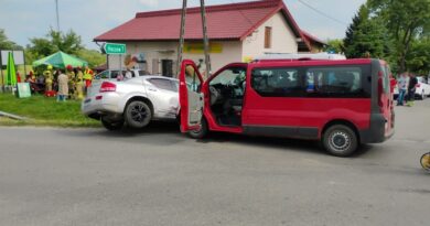Zderzenie busa z osobówką w Bziance