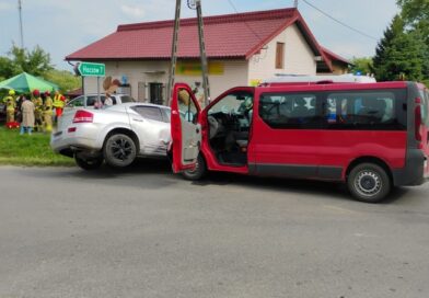 Zderzenie busa z osobówką w Bziance