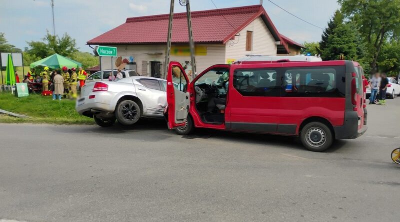 Zderzenie busa z osobówką w Bziance