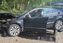 Volkswagen uderzył w słup energetyczny w Siedliskach