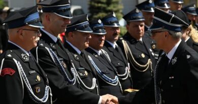 Policjant uhonorowany prestiżowym wyróżnieniem strażackim