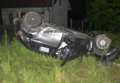 Kierowca fiata dachował. Miał blisko 3,5 promila alkoholu