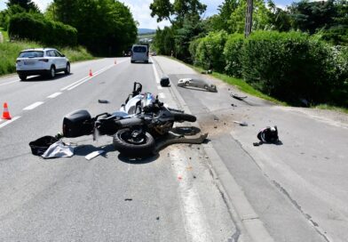 Motocykliści ucierpieli w zderzeniu z osobowym suzuki