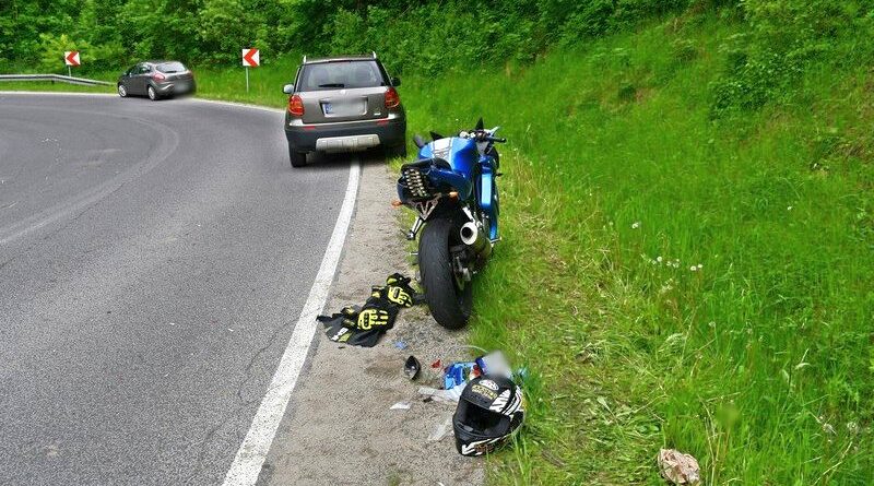 Motocyklista ucierpiał w zderzeniu z fiatem