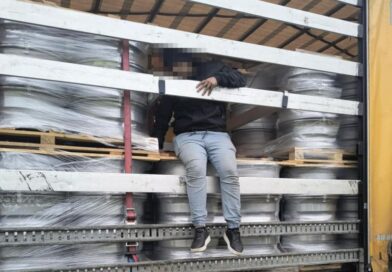 Barwinek. Cudzoziemiec z Bliskiego Wschodu wykryty w naczepie ciężarówki