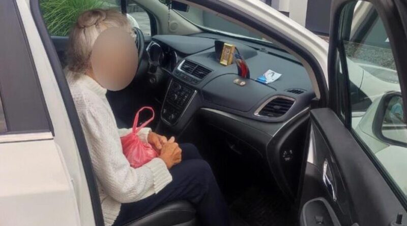 Szybka reakcja brzozowskich policjantów uratowała starszą kobietę