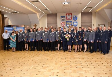 Święto Policji w Brzozowie. Uroczysta msza, awanse i podziękowania za służbę