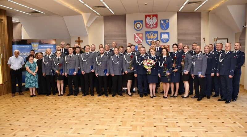 Święto Policji w Brzozowie. Uroczysta msza, awanse i podziękowania za służbę