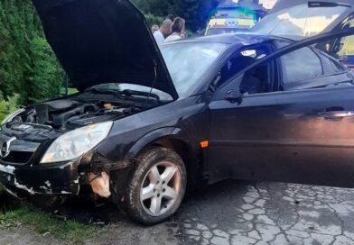 Wypadek w Domaradzu. Samochód uderzył w przepust, jedna osoba w szpitalu