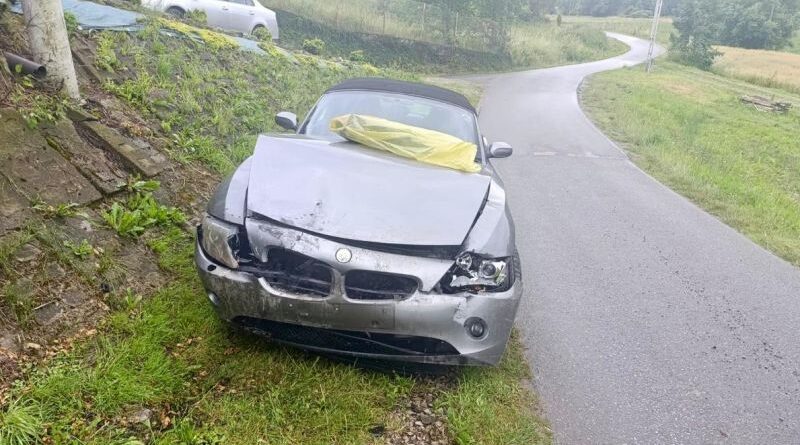 Kolizja na bocznej drodze w Domaradzu. Policja dementuje plotki o ucieczce