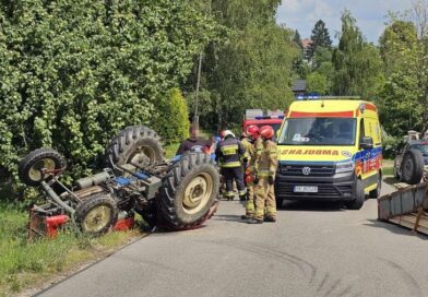 Wypadek w Chorkówce. Mężczyzna przygnieciony przez traktor