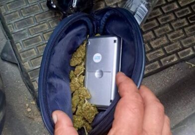 Podejrzany samochód wpadł w oko policjantom. W środku narkotyki i trzej zatrzymani