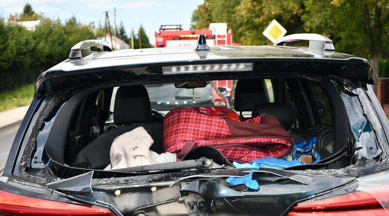 8-latek ucierpiał w zderzeniu trzech pojazdów w Ustrobnej