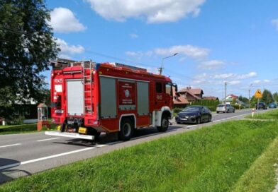 Dwa zdarzenia drogowe na DW 886. Interwencje służb ratowniczych