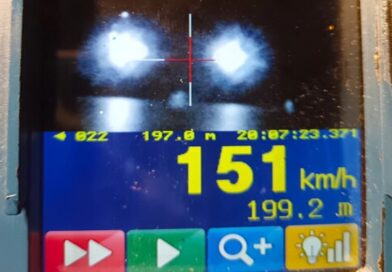 20-latek przekroczył prędkość o 101 km/h w terenie zabudowanym. Nie miał prawa jazdy