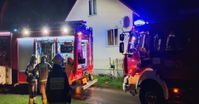 Pożar w budynku mieszkalnym. Nocna akcja ratownicza w Starej Wsi