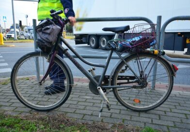 81-letni rowerzysta potrącony na skrzyżowaniu w Krośnie. Wstępne ustalenia wskazują na błąd kierowcy ciężarówki