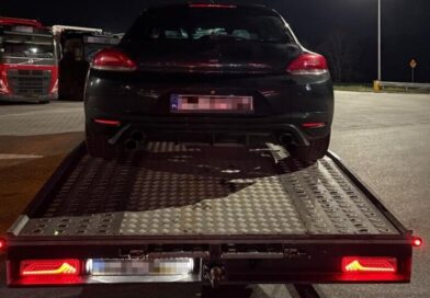Jechał „do ukochanej”, ale znów był pijany. Kierowca scirocco dwukrotnie zatrzymany przez SPEED
