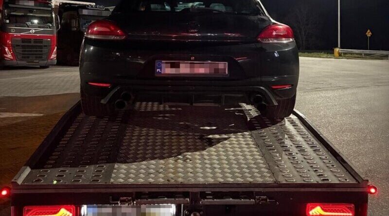 Jechał „do ukochanej”, ale znów był pijany. Kierowca scirocco dwukrotnie zatrzymany przez SPEED
