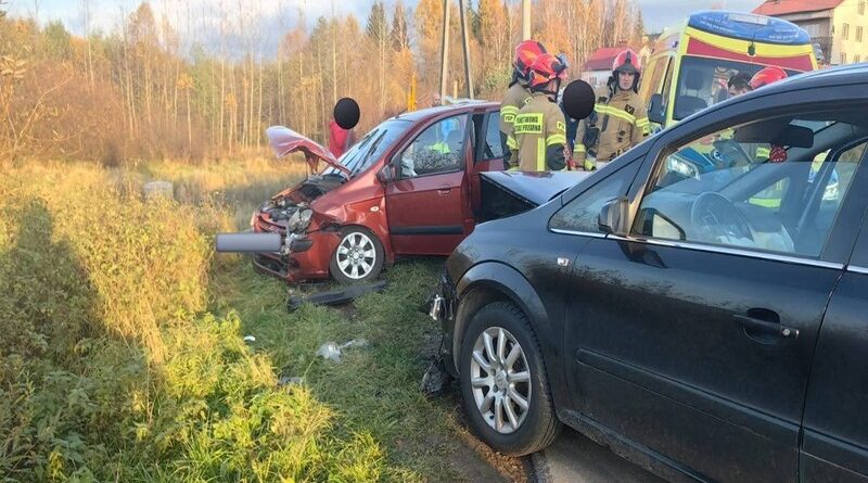 Wypadek drogowy w Domaradzu. Poszkodowani trafili do szpitala