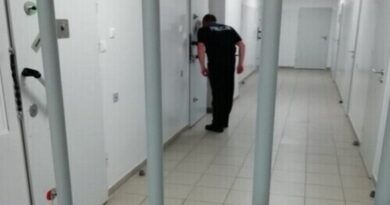 48-latek bez prawa jazdy chciał wręczyć łapówkę. Grozi mu do 8 lat więzienia