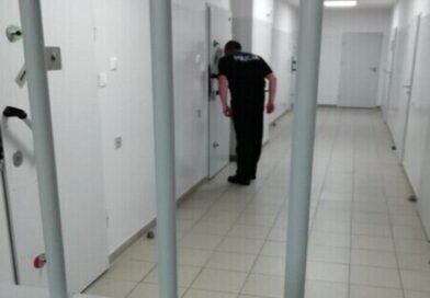 48-latek bez prawa jazdy chciał wręczyć łapówkę. Grozi mu do 8 lat więzienia