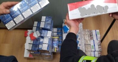 Ponad 300 paczek nielegalnych papierosów w domu 56-latki. Grozi jej wysoka grzywna
