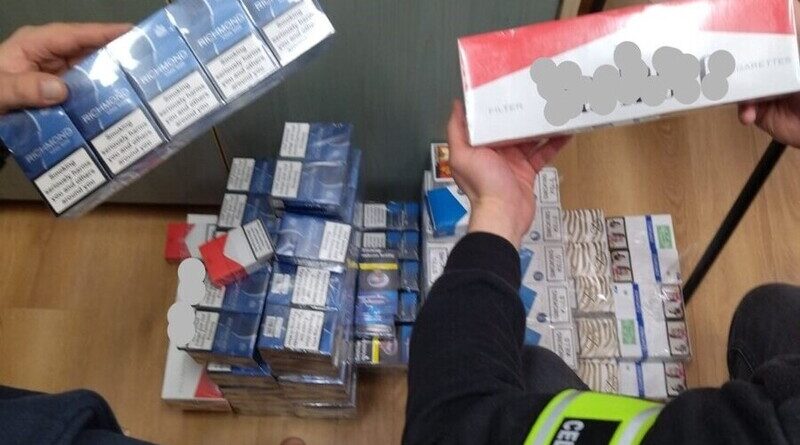 Ponad 300 paczek nielegalnych papierosów w domu 56-latki. Grozi jej wysoka grzywna