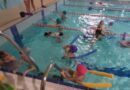 ABC Pływania 2025 – młodzi mieszkańcy gminy Nozdrzec zdobyli podstawowe umiejętności pływackie