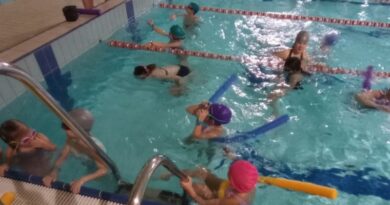 ABC Pływania 2025 – młodzi mieszkańcy gminy Nozdrzec zdobyli podstawowe umiejętności pływackie