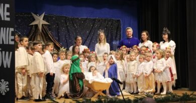 Razem przy wigilijnym stole – świąteczne spotkanie seniorów w Haczowie