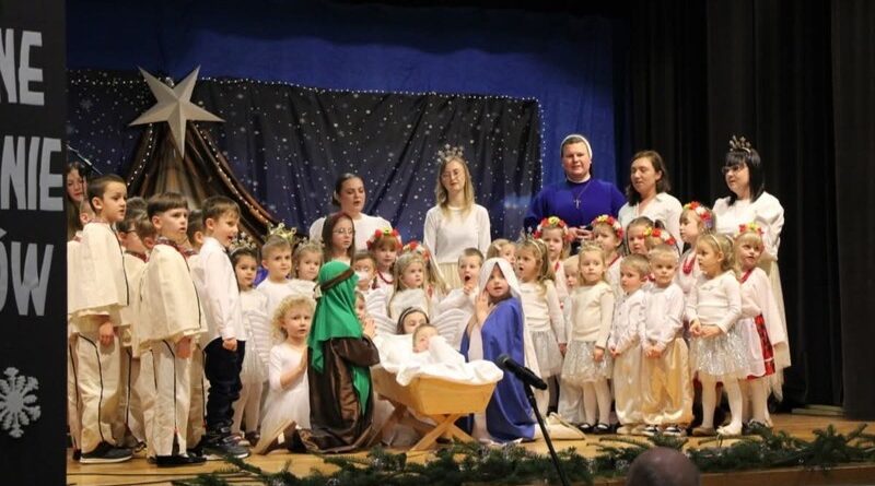 Razem przy wigilijnym stole – świąteczne spotkanie seniorów w Haczowie