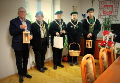 Harcerze przekazali Betlejemskie Światło Pokoju do gminy Haczów