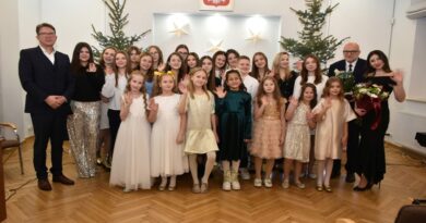 Wielkie kolędowanie w brzozowskim ratuszu – muzyczne spotkanie świąt