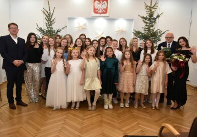 Wielkie kolędowanie w brzozowskim ratuszu – muzyczne spotkanie świąt