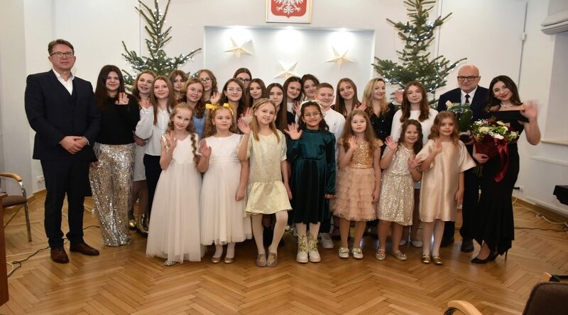 Wielkie kolędowanie w brzozowskim ratuszu – muzyczne spotkanie świąt