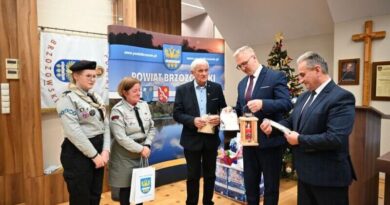 Jednogłośny budżet i symbol pokoju – Rada Powiatu w Brzozowie zakończyła rok z optymizmem