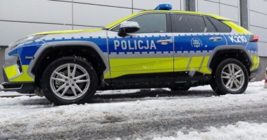 Brawura na śliskiej drodze. 32-latek stracił prawo jazdy za nadmierną prędkość