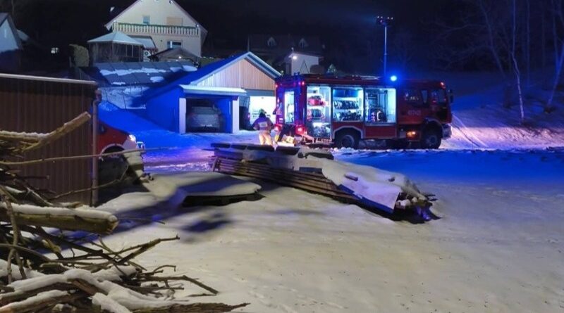 Wybuch pieca i pożar w kotłowni domu jednorodzinnego w Niebocku