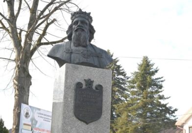 Pomnik króla Kazimierza Wielkiego odnowiony. Monument odzyskał dawny blask