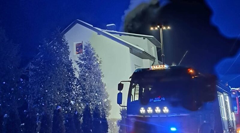 Dwa pożary sadzy jednej nocy. Strażacy interweniowali w Niebocku