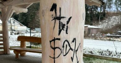 Akt wandalizmu przy strażnicy OSP KSRG Izdebki. Zniszczono elementy nowej altany