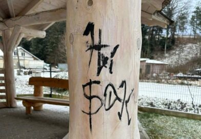 Akt wandalizmu przy strażnicy OSP KSRG Izdebki. Zniszczono elementy nowej altany