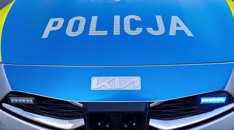 Szczęśliwy finał poszukiwań 40-latki. Policjanci odnaleźli zmarzniętą kobietę na torach