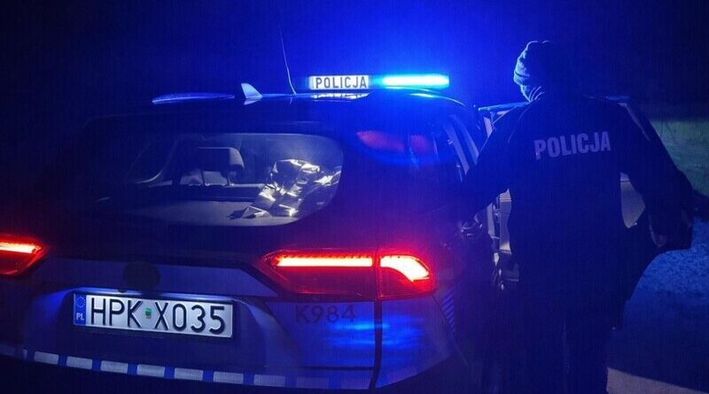 Policjanci z Leska uratowali 48-latka śpiącego na mrozie na drodze krajowej nr 28