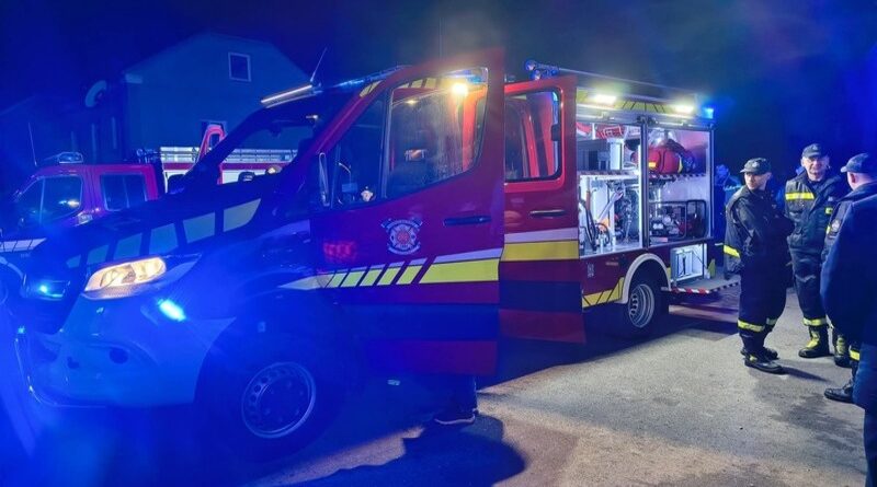 Uroczyste powitanie nowego wozu strażackiego w Jasionowie